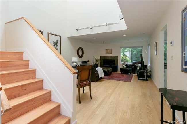 Building Photo - 118 Stone Bridge Square