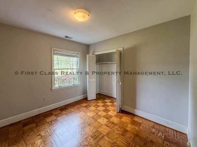 Building Photo - 500 Ashworth Rd