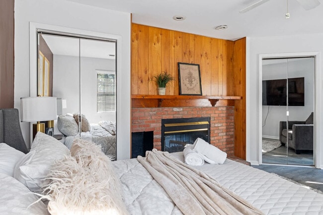 Building Photo - 301 S Front St