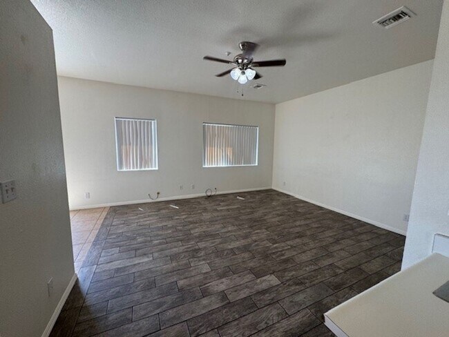 Building Photo - 2834