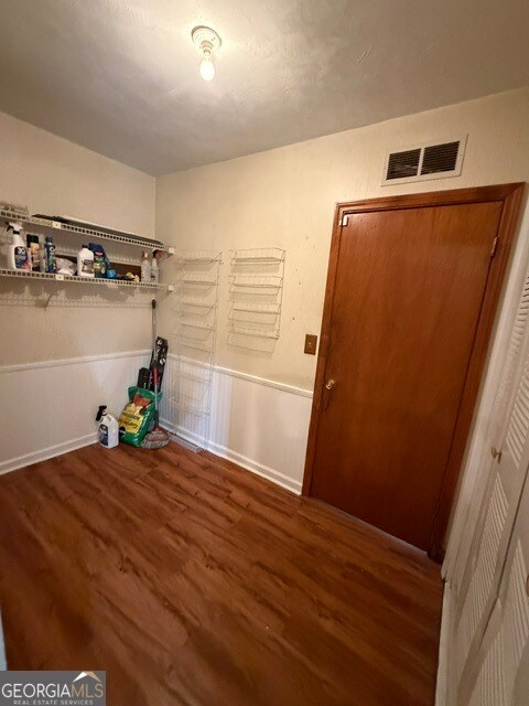 Building Photo - 8351 Post Oak Ct