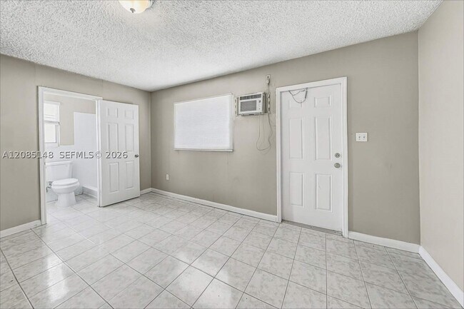 Building Photo - 458 NE 38th St