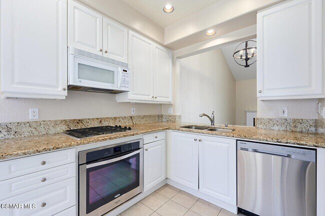 Building Photo - 4827 La Vella Dr