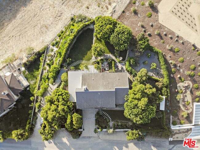 Building Photo - 6363 Zumirez Dr