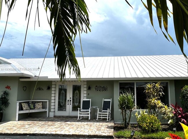 Building Photo - 3324 Lakeview Blvd