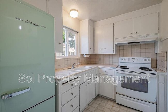 Building Photo - 515 Cayuga St