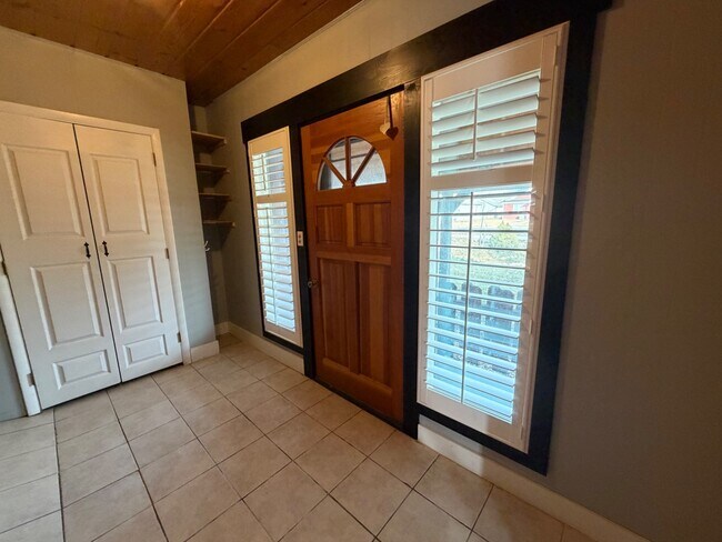 Building Photo - 327 N 400 W