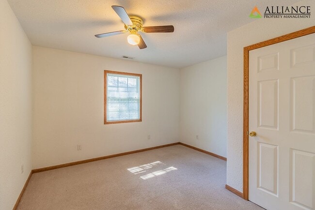Building Photo - All appliances included, washer/dryer hookups!