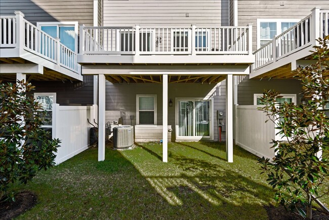 Building Photo - Like New! CLOSE TO I-95 & QUANTICO!