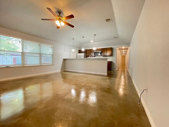 Building Photo - 915 Rebecca Ln