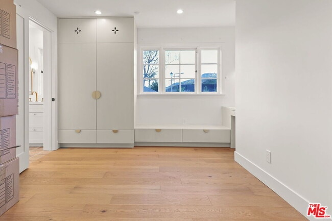 Building Photo - 17620 Camino De Yatasto