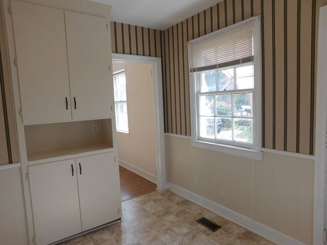 Building Photo - 815 Haywood Pl