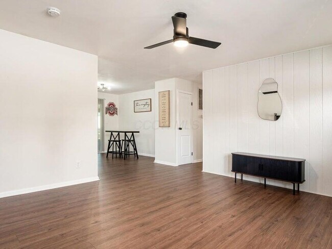 Building Photo - 1543 S Hamilton Rd