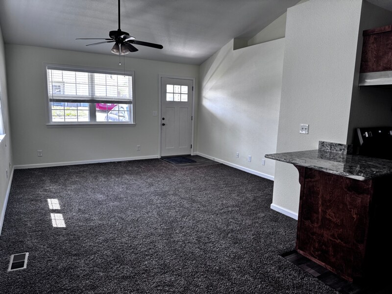 Building Photo - 815 Greenwood Dr