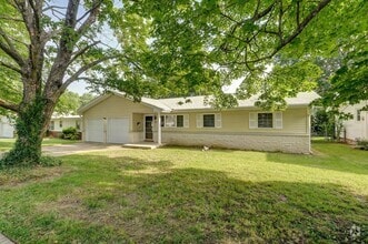 Building Photo - Adorable 3 bedroom, 1.5 bathroom home!