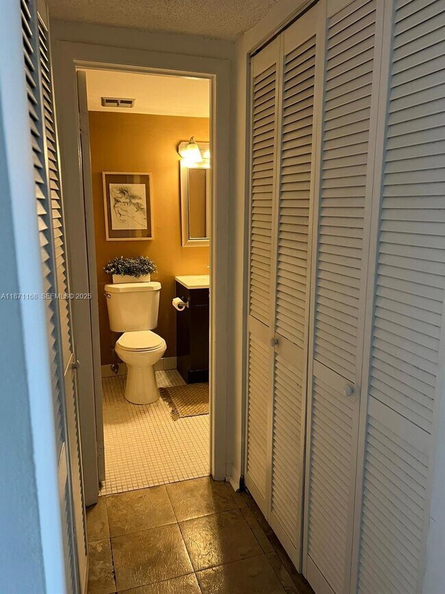 Building Photo - 16465 NE 22nd Ave