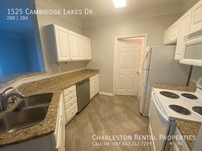 Building Photo - 1525 Cambridge Lakes Dr