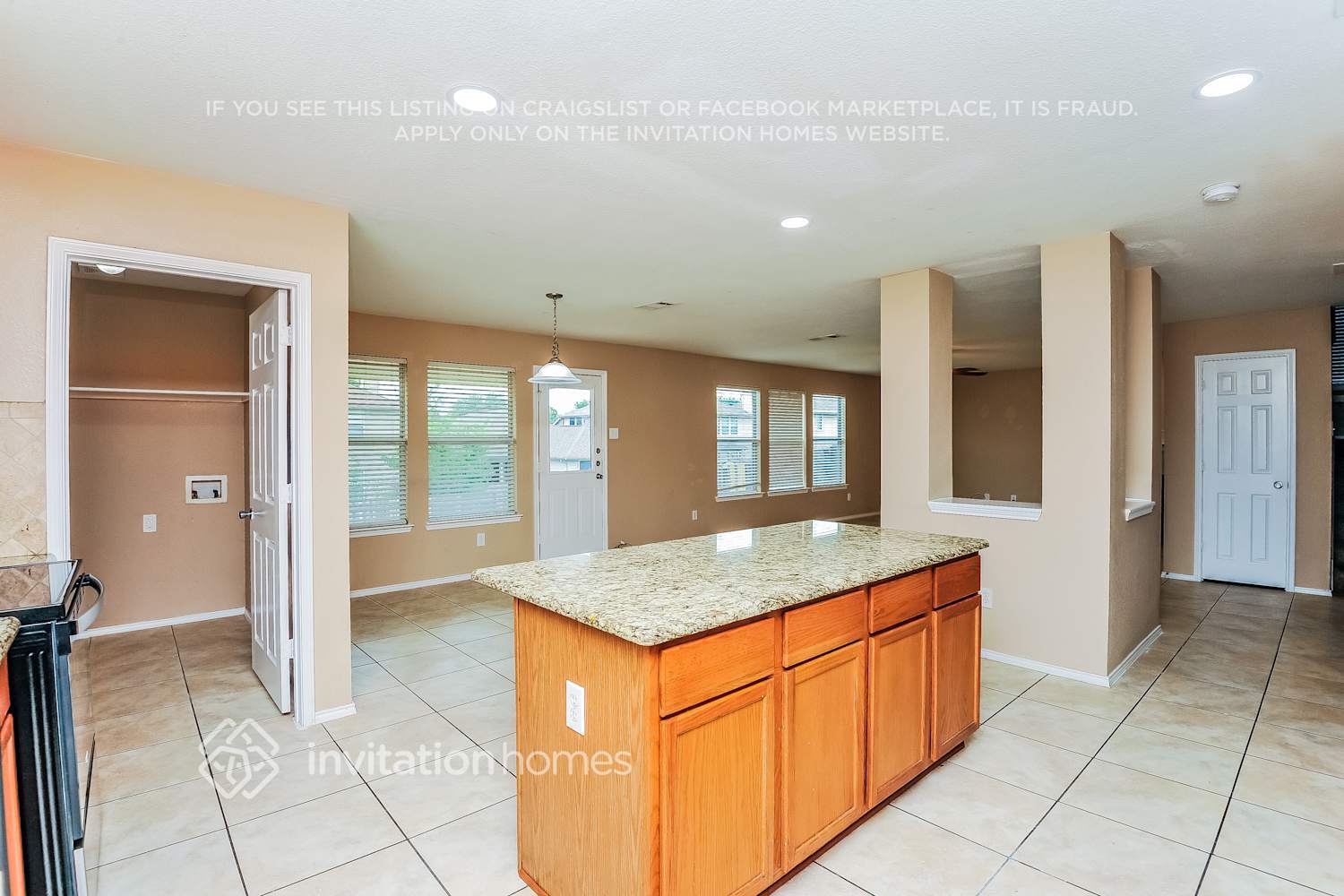 Building Photo - 5800 Westgate Dr