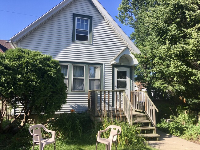 Building Photo - 910 E Meinecke Ave