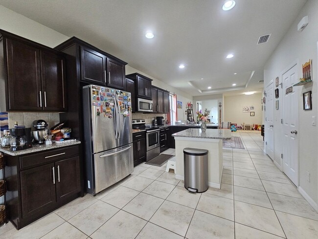 Building Photo - Beautiful 3-Bedroom + Flex Space in gated ...