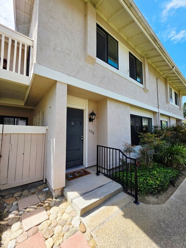 Building Photo - Updated 3 bed 2.5 bath home in Playmor – The Heart of UTC!