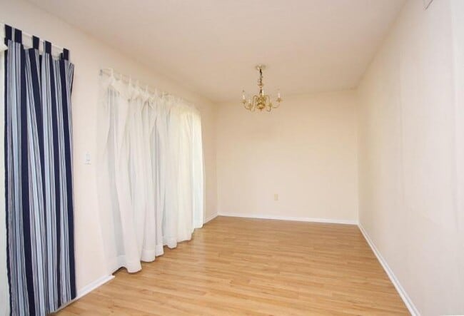 Building Photo - 5 Hidden Cove Cir