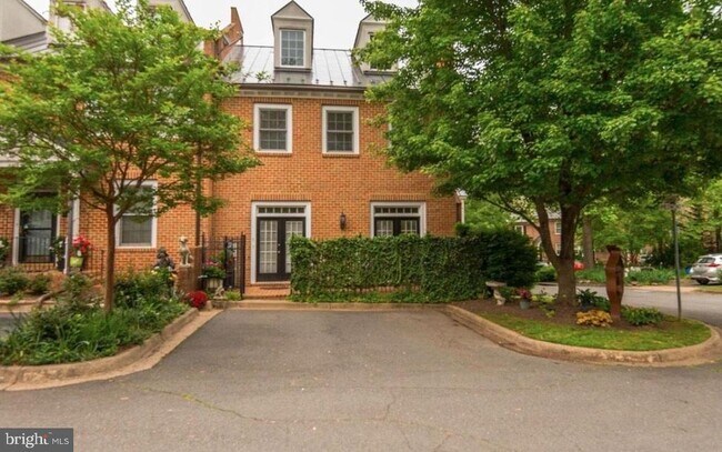 Building Photo - 5 Piedmont Dr