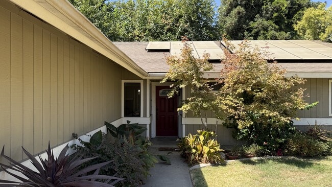 Building Photo - 817 S Julieann St