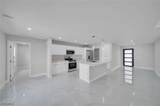 Building Photo - 2001 NW 20th St