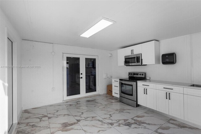 Building Photo - 2515 W 65th St