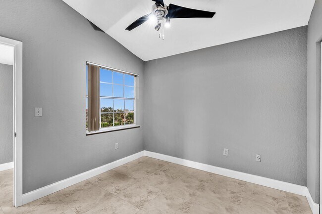 Building Photo - 2841 N Oakland Forest Dr