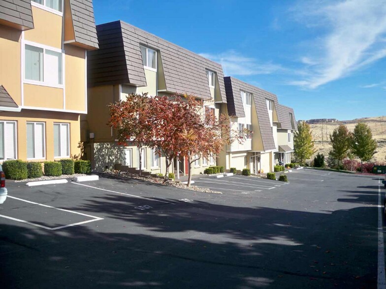 Building Photo - 50 Bisset Ct