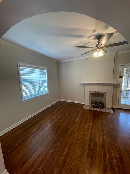 Building Photo - 1216 S Saint Louis Ave