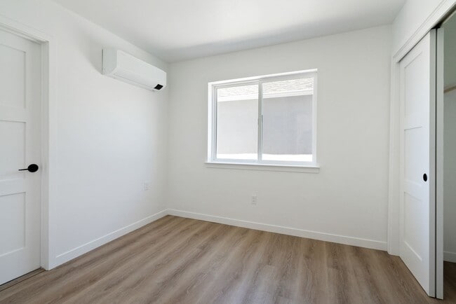 Building Photo - AVAILABLE FOR 2026-2027 SCHOOL YEAR...14 B...