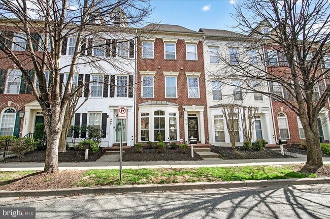 Building Photo - 910 Featherstone St