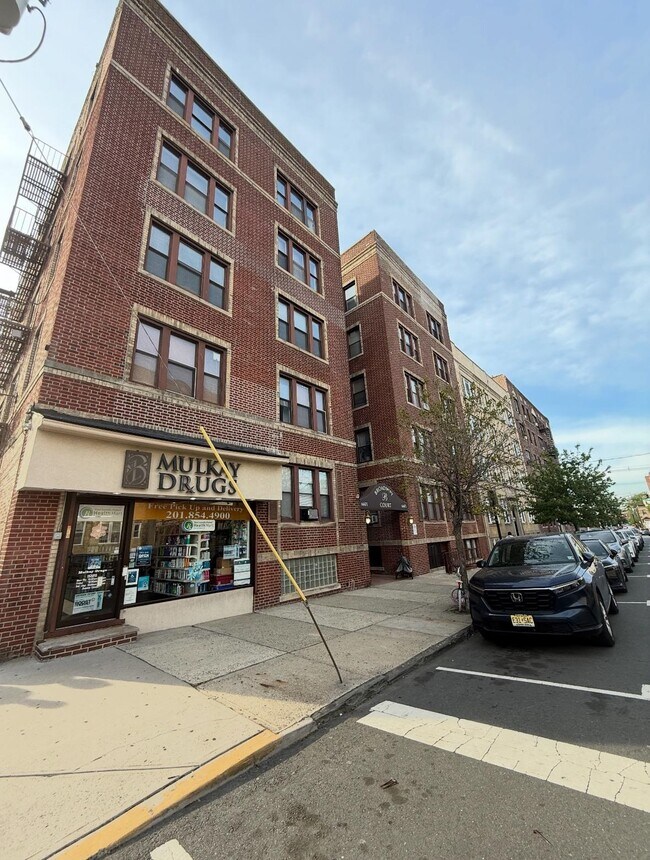 Building Photo - 6601 Broadway