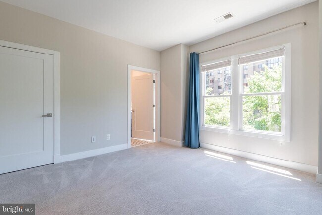 Building Photo - 1527 16th Rd N