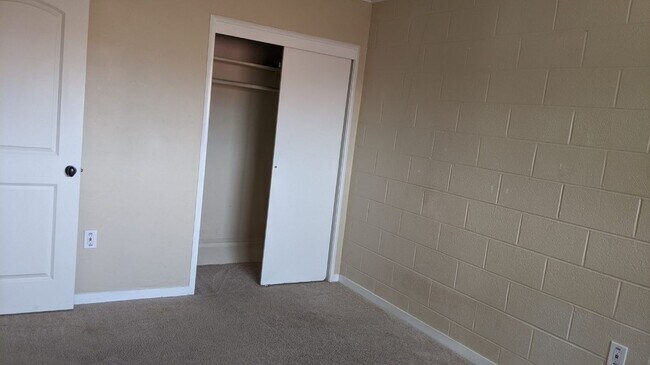 Building Photo - 673 Santa Rosa St