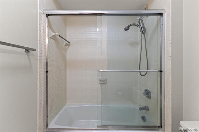 Building Photo - 5000 Town Center Dr