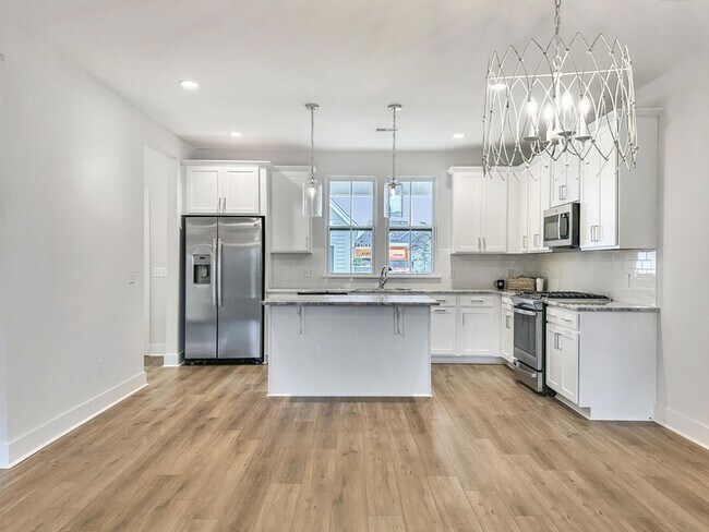 Building Photo - 260 Symphony Ave