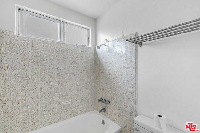 Building Photo - 2624 6th St