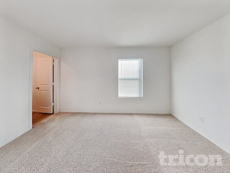 Building Photo - 617 Dashwood Dr