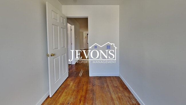 Building Photo - Charming 5-bedroom home near shopping, parks, and University of Puget Sound - Minutes from Cheney...