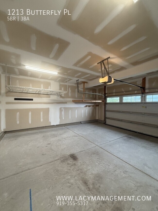 Building Photo - 1213 Butterfly Pl
