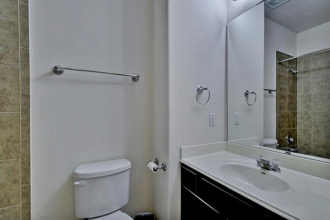 Building Photo - 2208 Granite Hill Dr