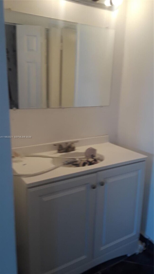 Building Photo - 206 Lake Pointe Dr