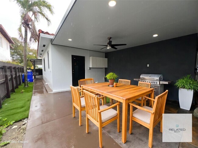 Building Photo - 3297 SW 26th St