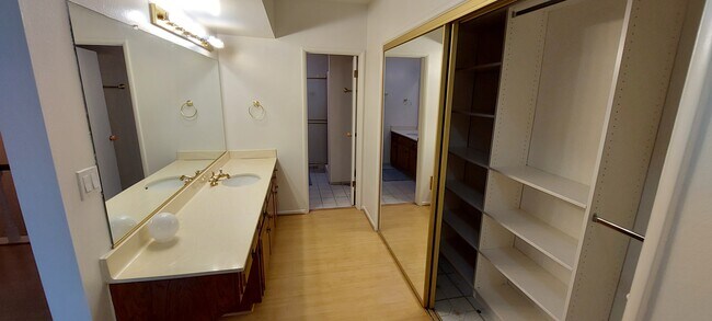 Building Photo - 1122 Peck Dr