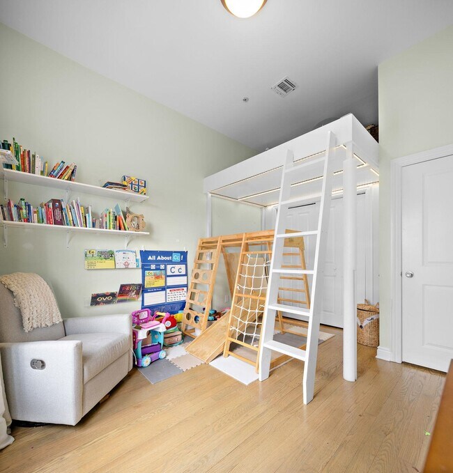 Building Photo - 544 28th St