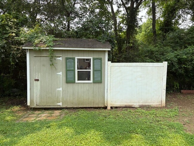Building Photo - Murfreesboro 4BR/2.5BA fenced yard
